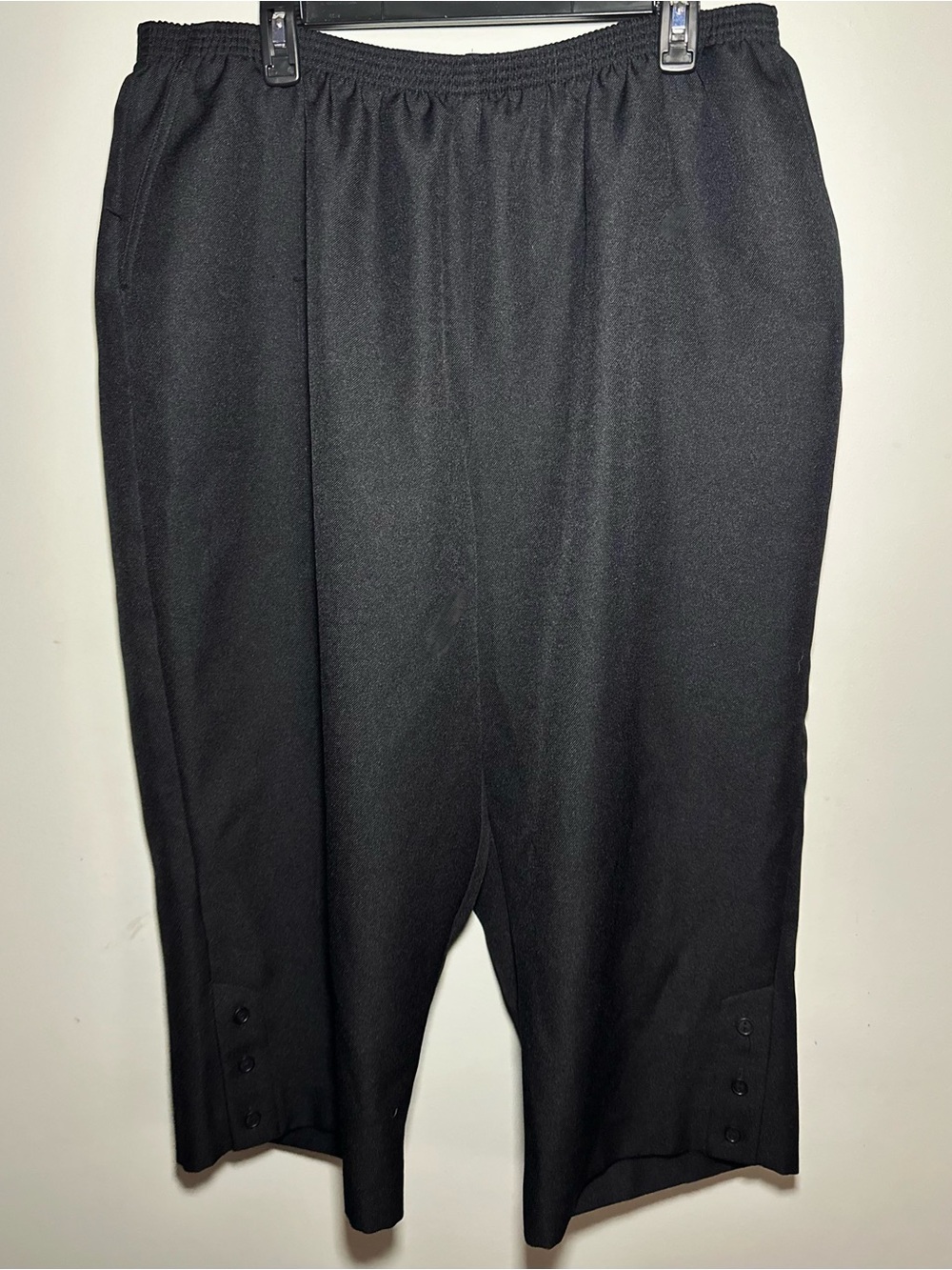Alfred Dunner 24W Black Pull On Dress Pants Ankle Length Button Detail